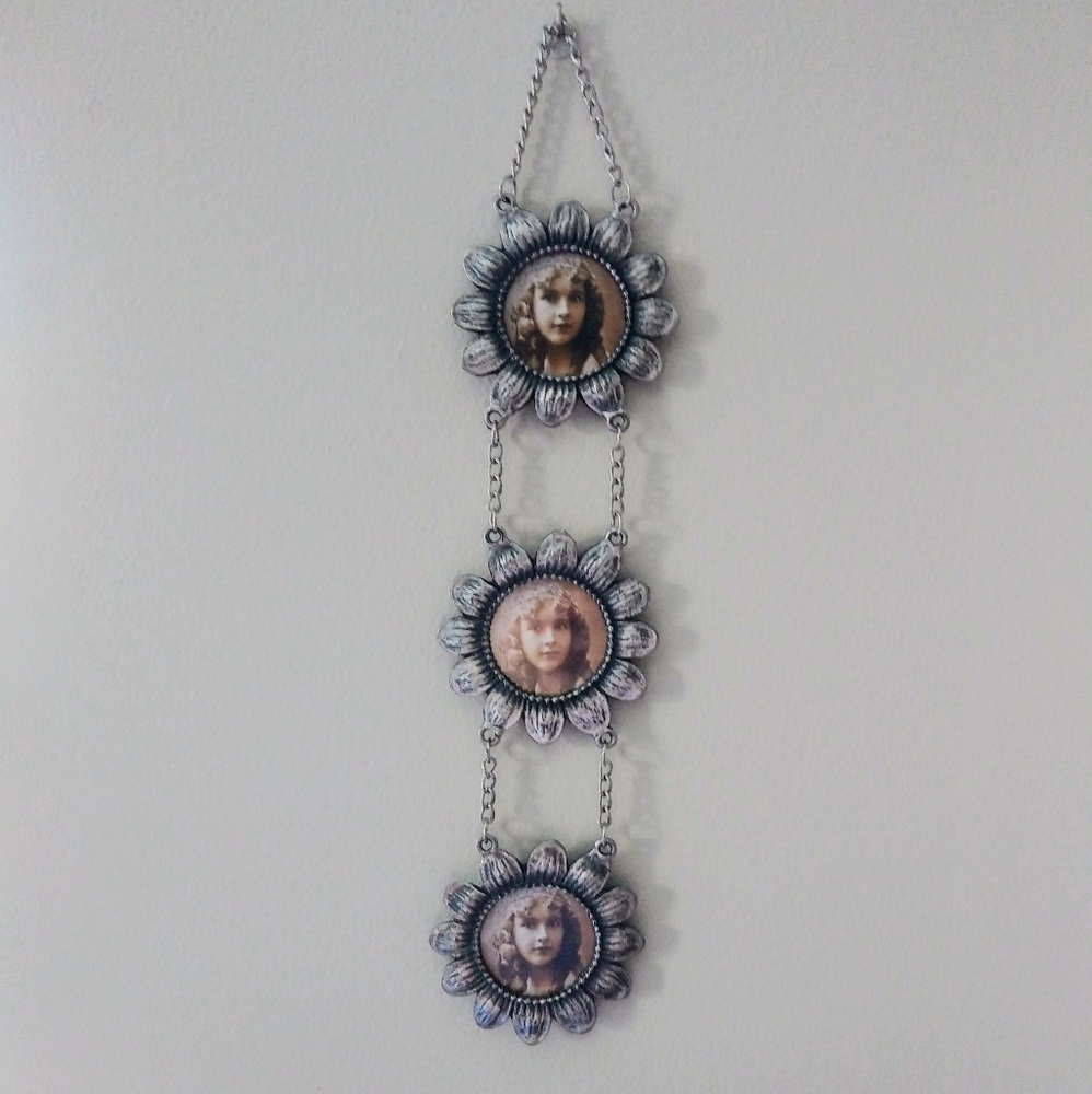 NWOT Wallflower Picture Frame, 3 Individual Photos